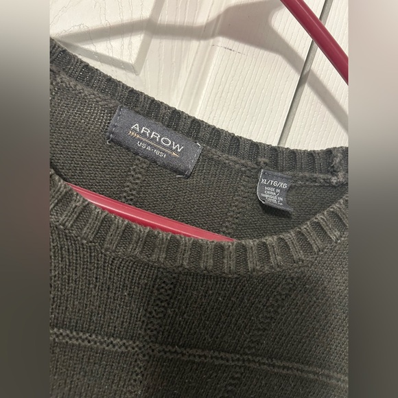 Men’s Sweater - Picture 2 of 3